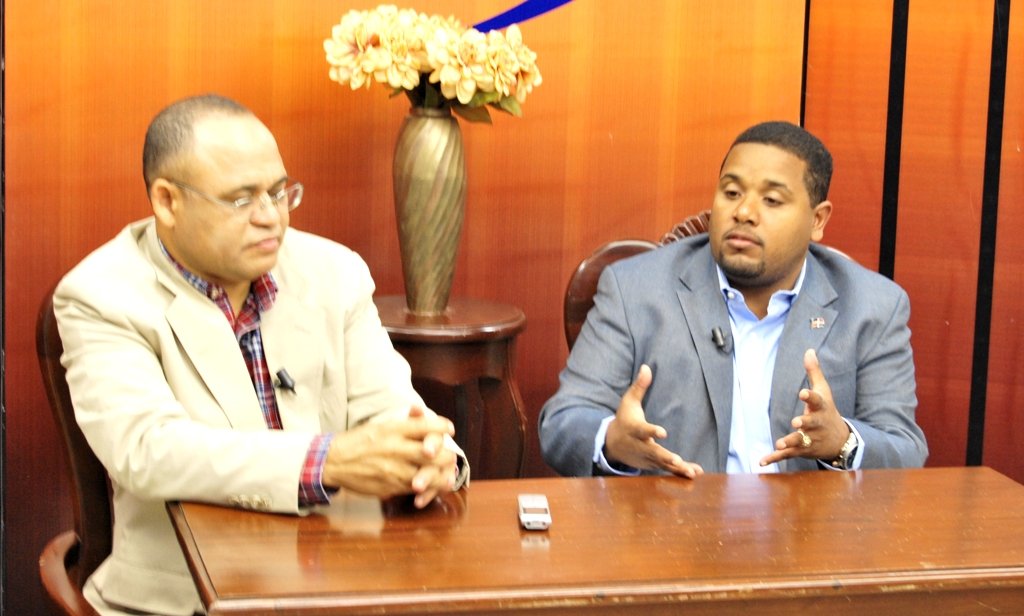 Johan Hernández, empresario y ecologista mocano, en el programa Coctel Político